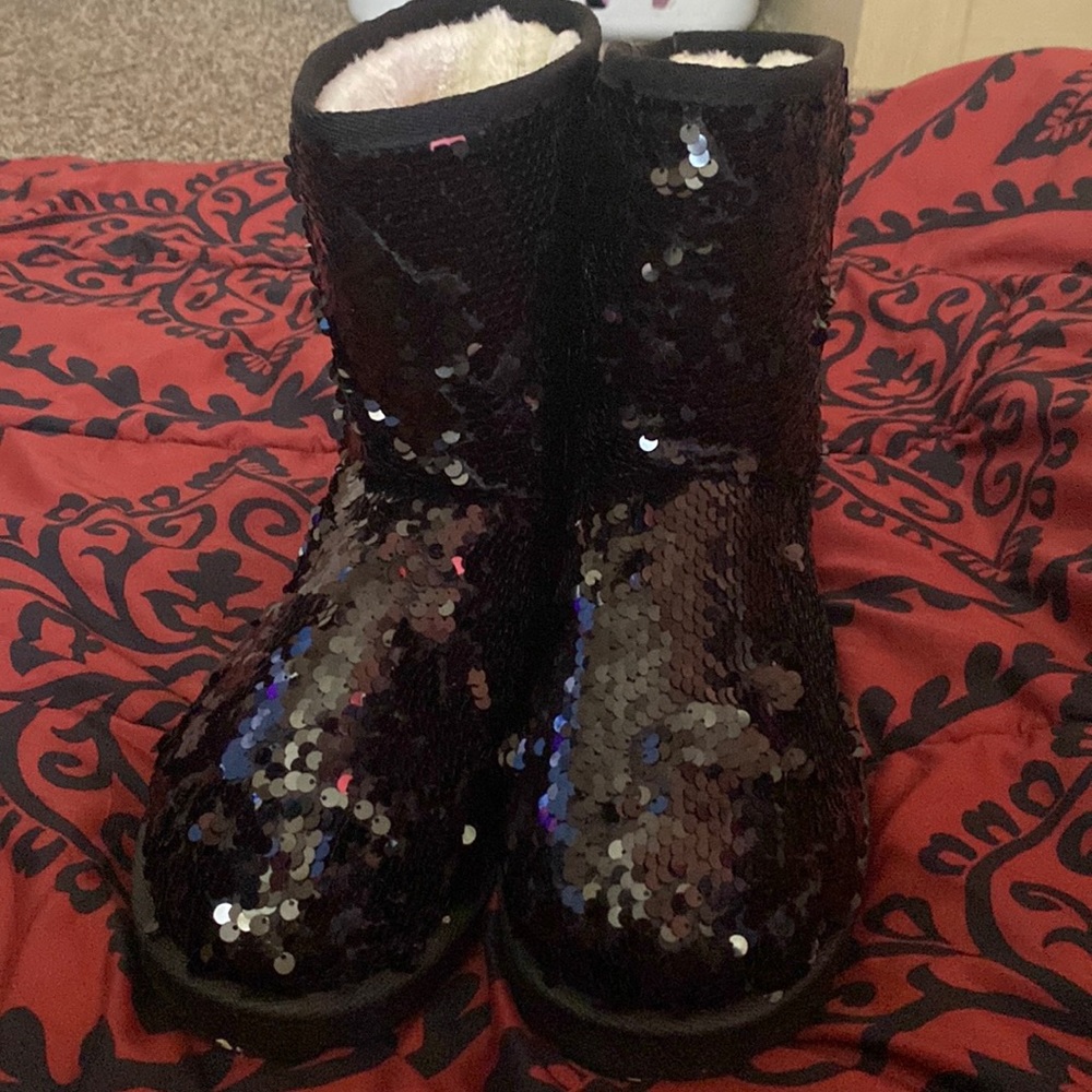 Black mudd boots